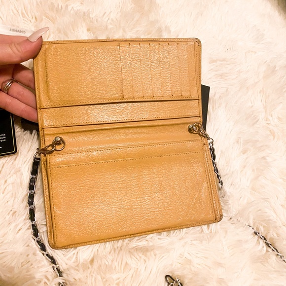 CHANEL Crossbody - SOLD - Picture 4 of 8